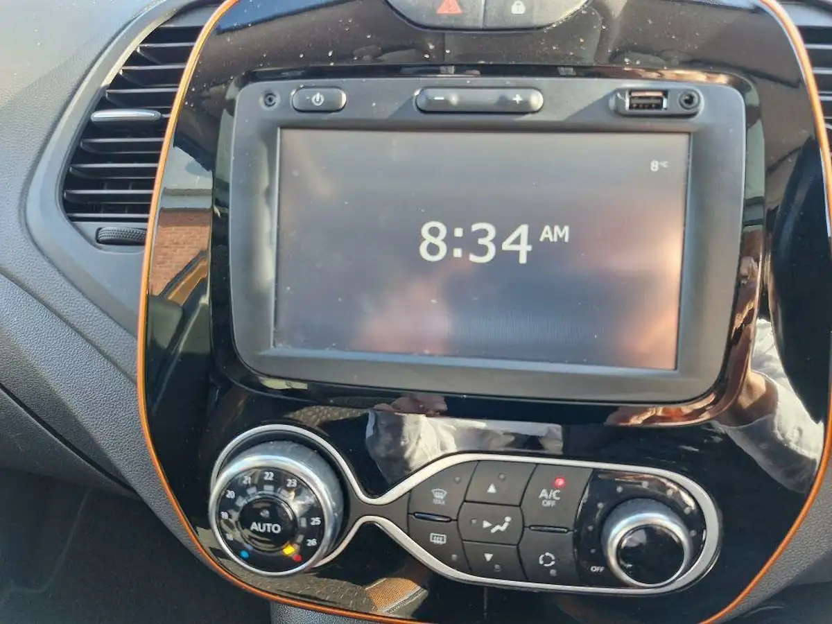 2017-renault-captur-09-tce-dynamique-s-nav-big-12