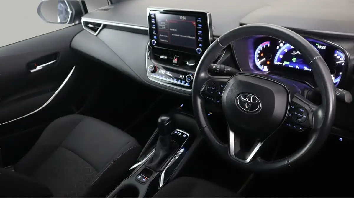 2022-toyota-corolla-18-vvt-i-icon-120bhp-trk-hatchback-5d-big-8