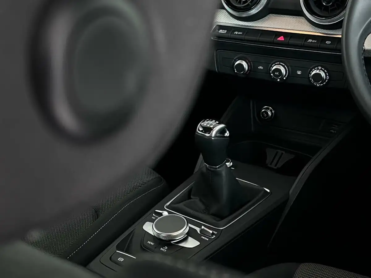 2021-audi-q2-10-30-tfsi-sport-big-35