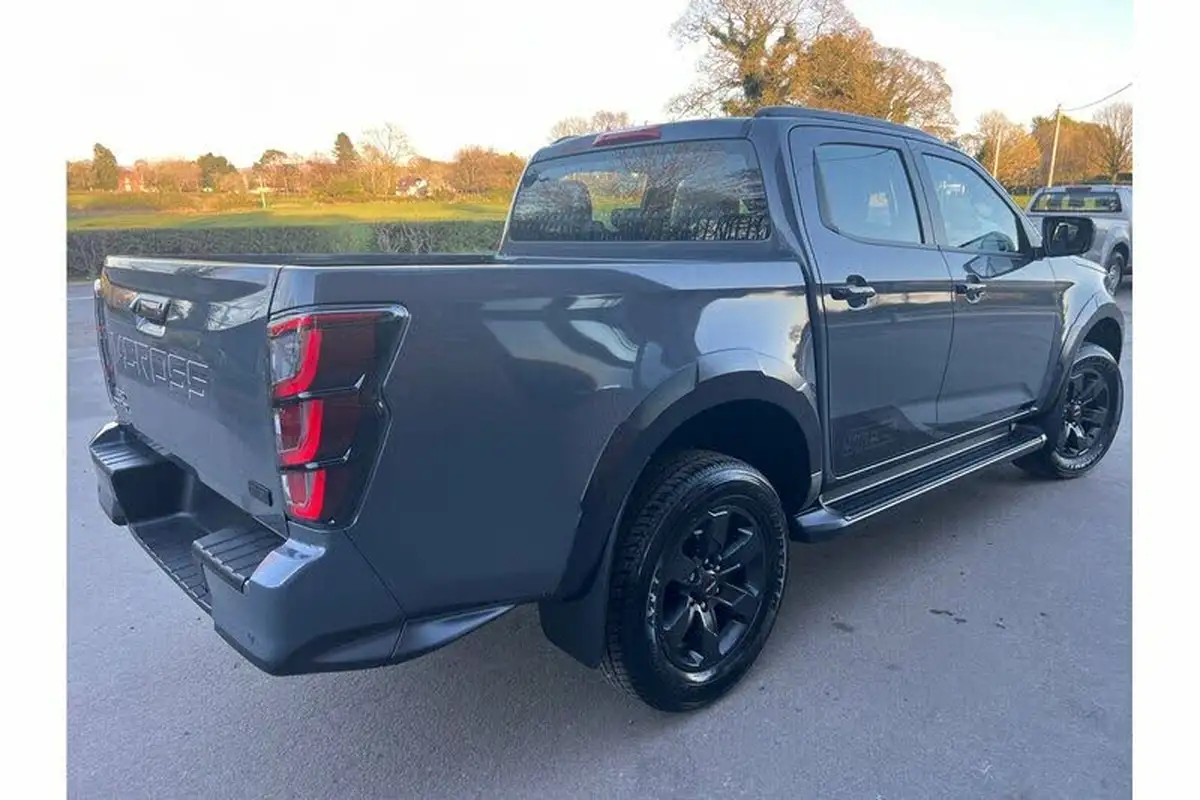 2025-isuzu-d-max-19td-v-cross-steel-edition-auto-big-6