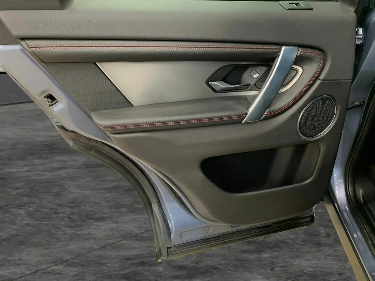 2022-land-rover-discovery-sport-15-p300e-r-dynamic-se-big-33