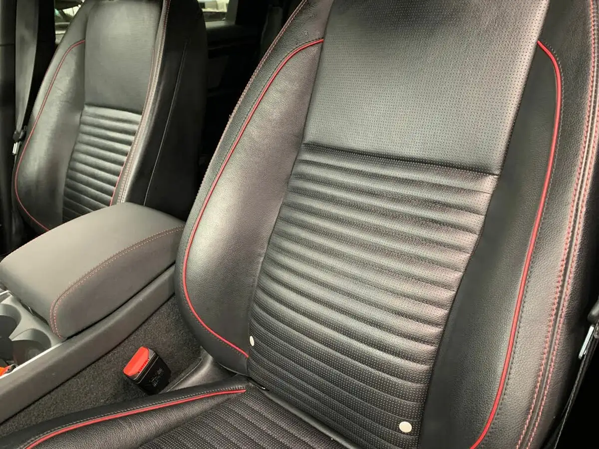 2022-land-rover-discovery-sport-15-p300e-r-dynamic-se-big-5