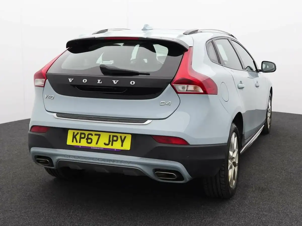 2017-volvo-v40-20td-d4-cross-country-pro-geartronic-big-5