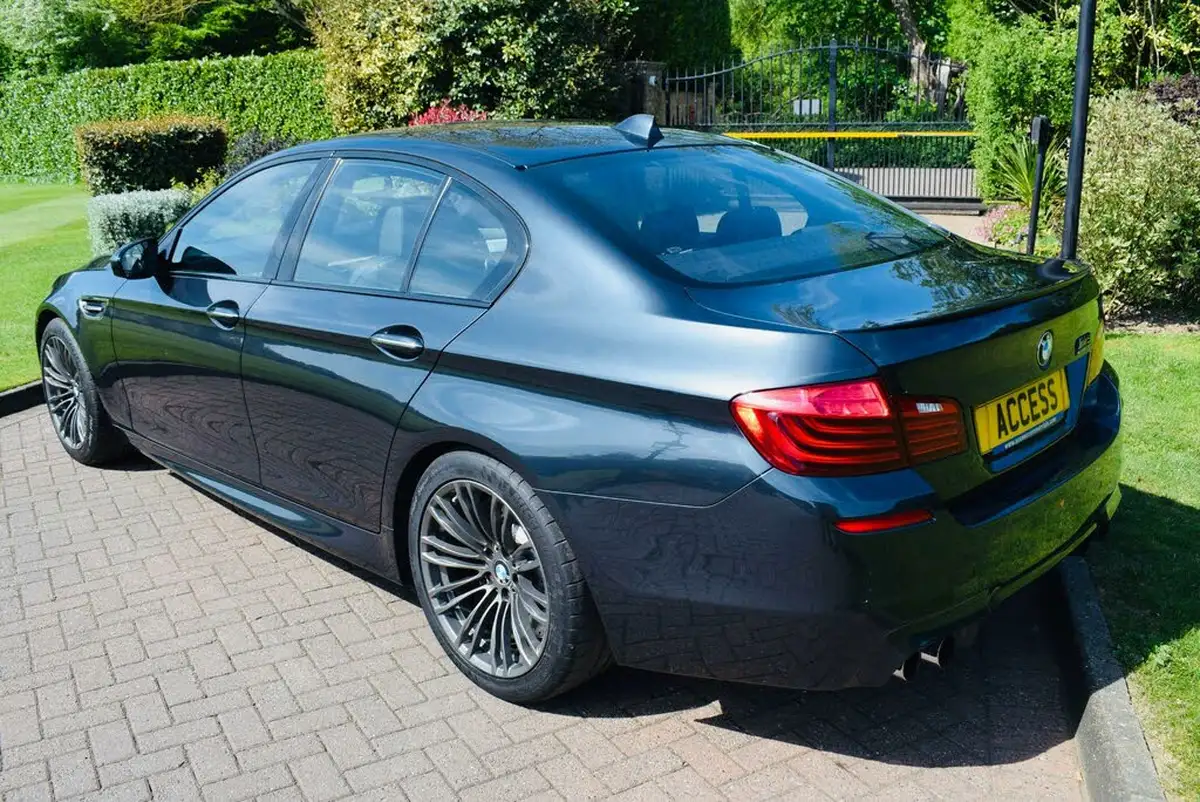 2014-bmw-5-series-44-m5-big-3