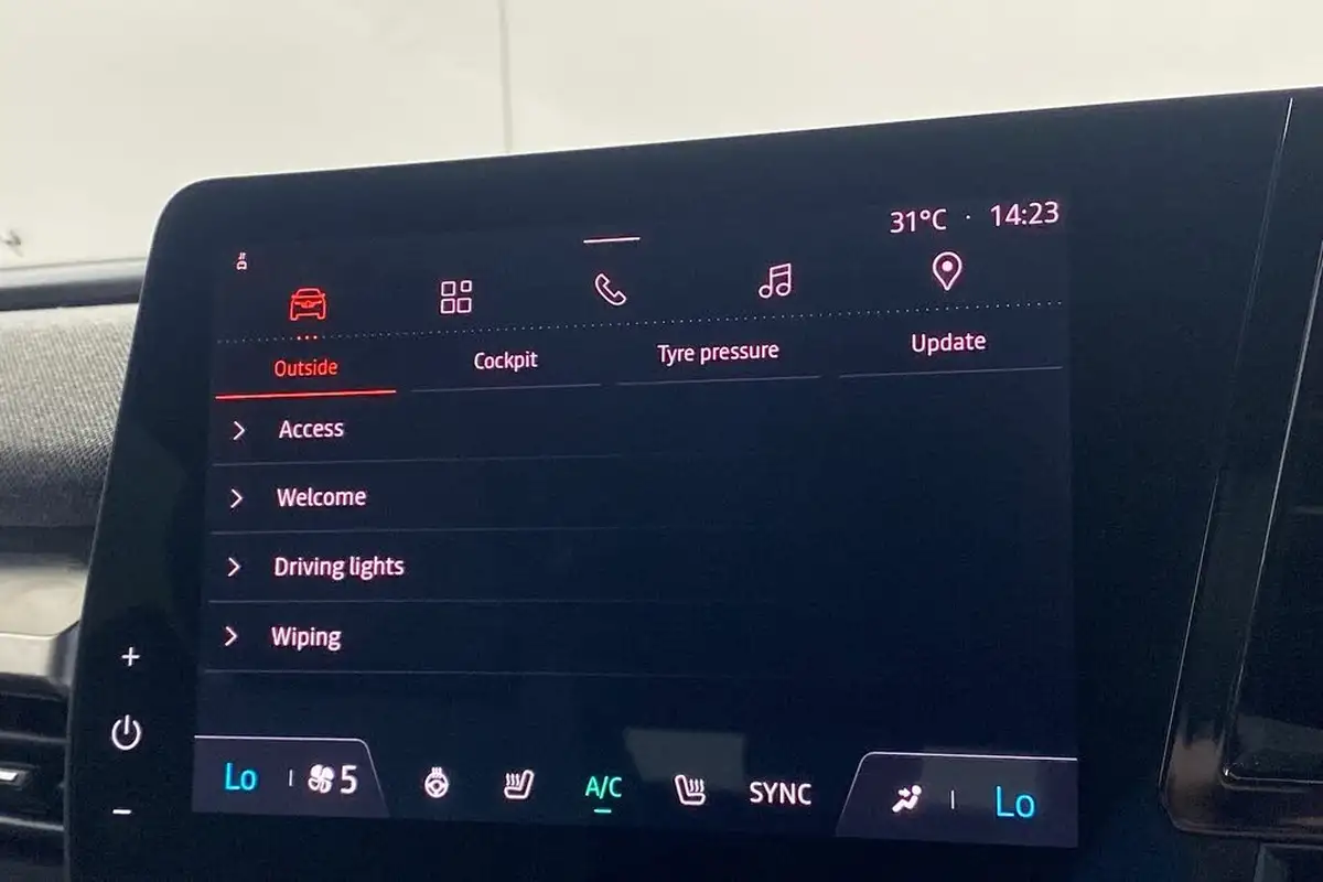 2023-renault-megane-e-tech-e-techno-big-24