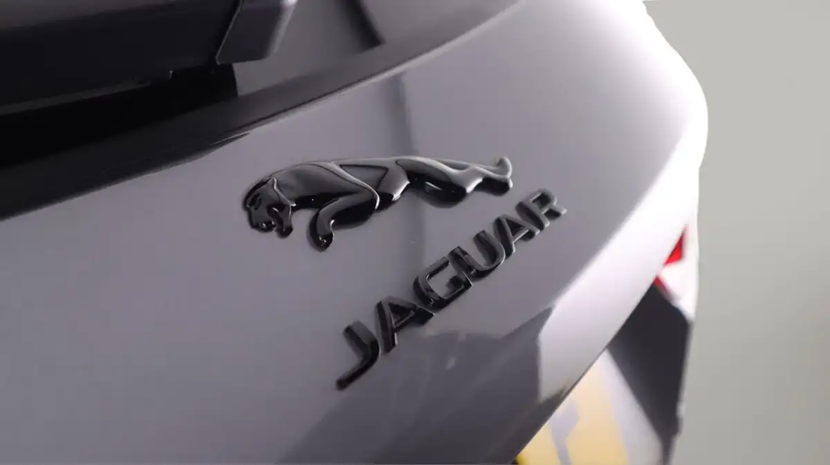 2022-jaguar-f-pace-20-p250-r-dynamic-black-big-20