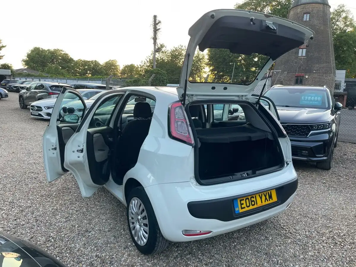 2011-fiat-punto-evo-14-dynamic-77bhp-5d-dualogic-big-11