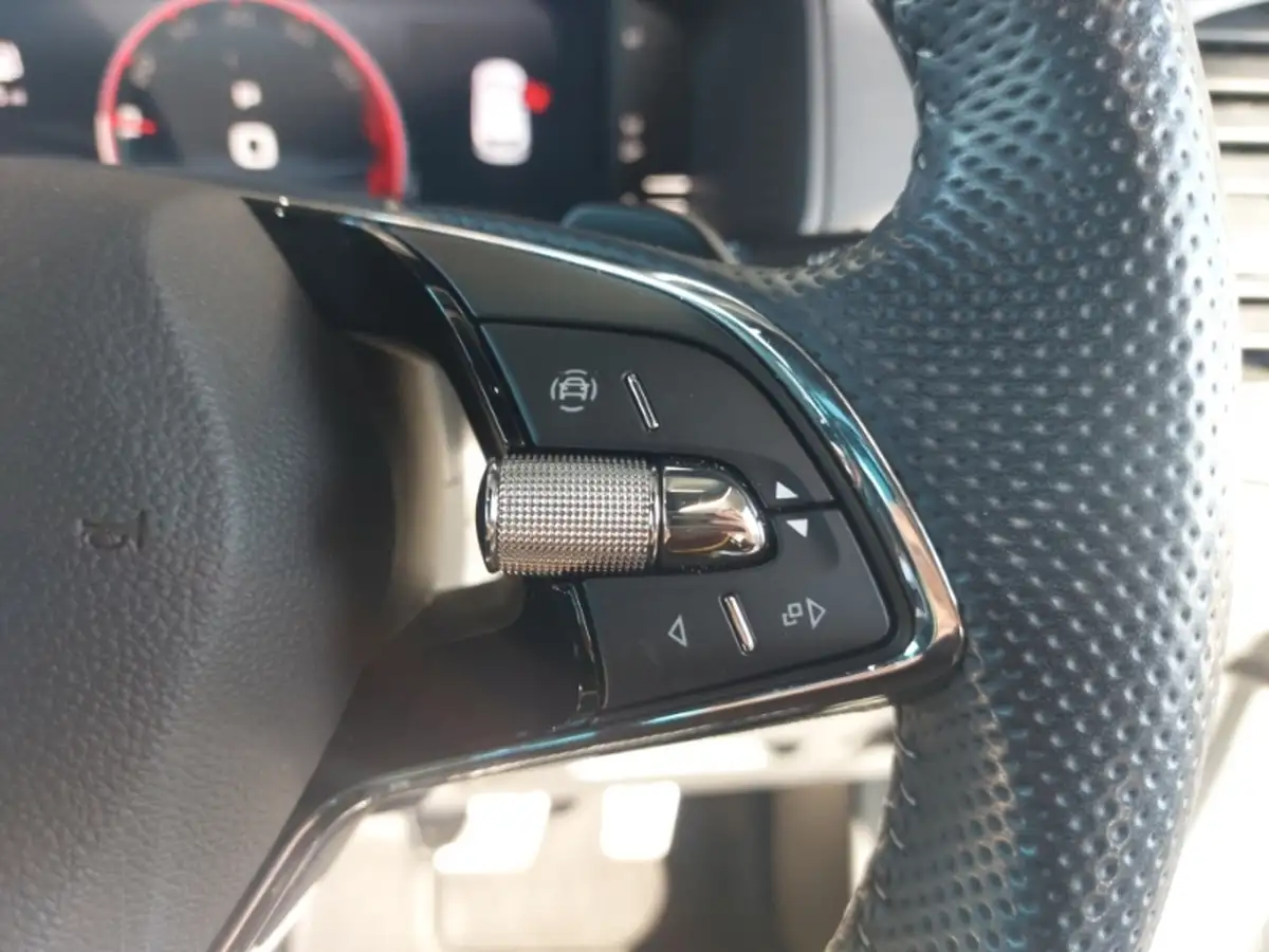 2023-skoda-karoq-20-tsi-sportline-big-10