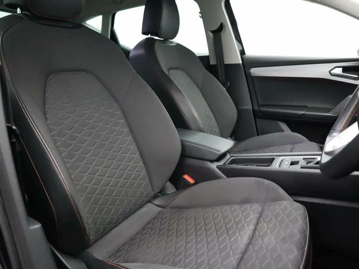 2021-seat-leon-14-e-hybrid-fr-hatchback-big-10