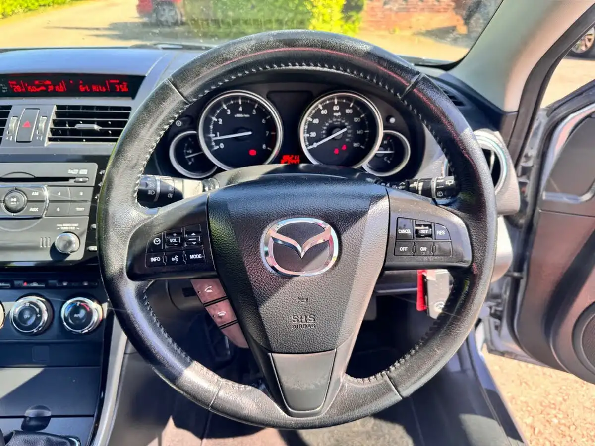 2011-mazda-mazda6-20-ts2-hatchback-big-24