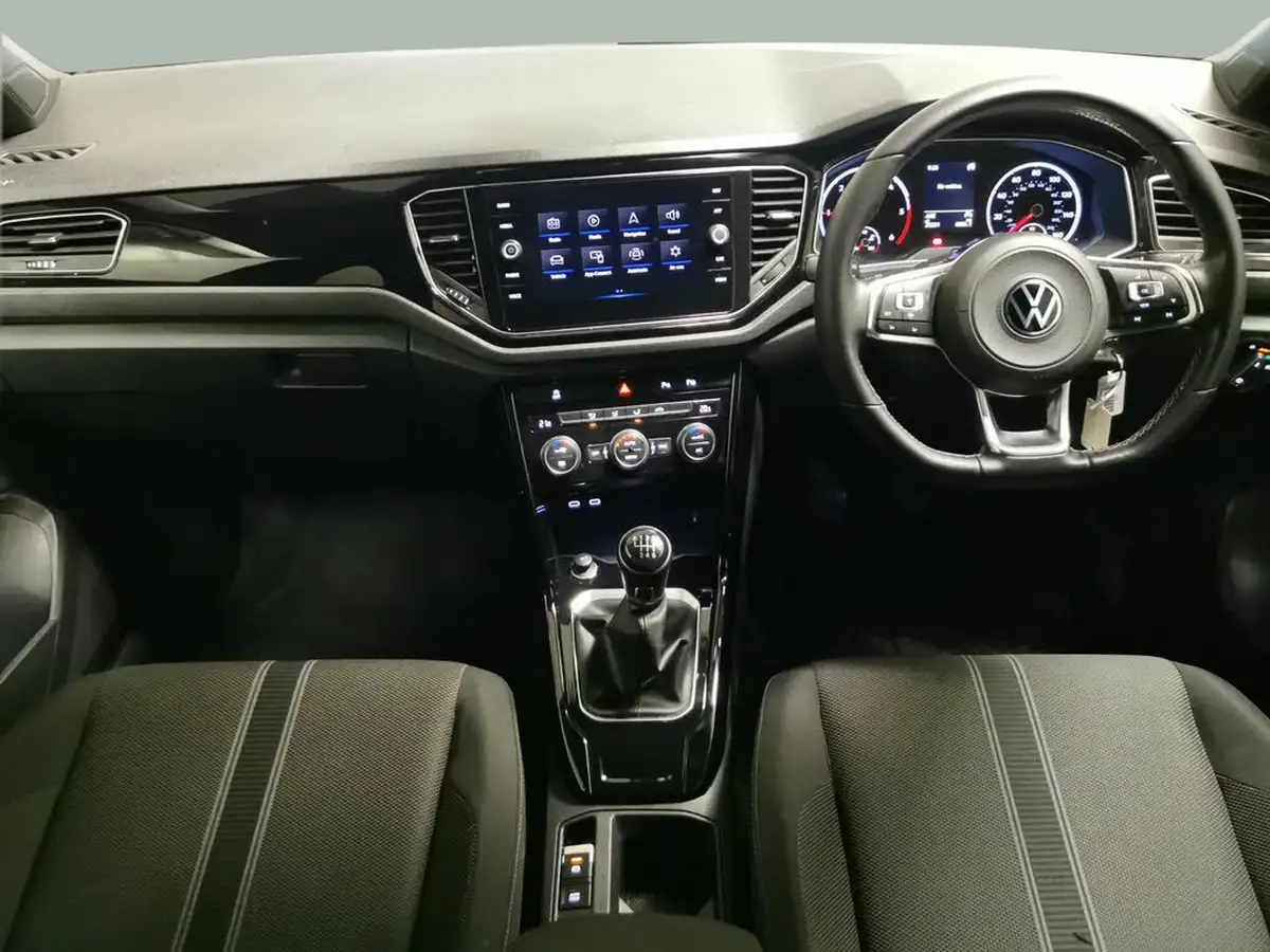 2021-volkswagen-t-roc-20tdi-black-edition-150ps-evo-big-2