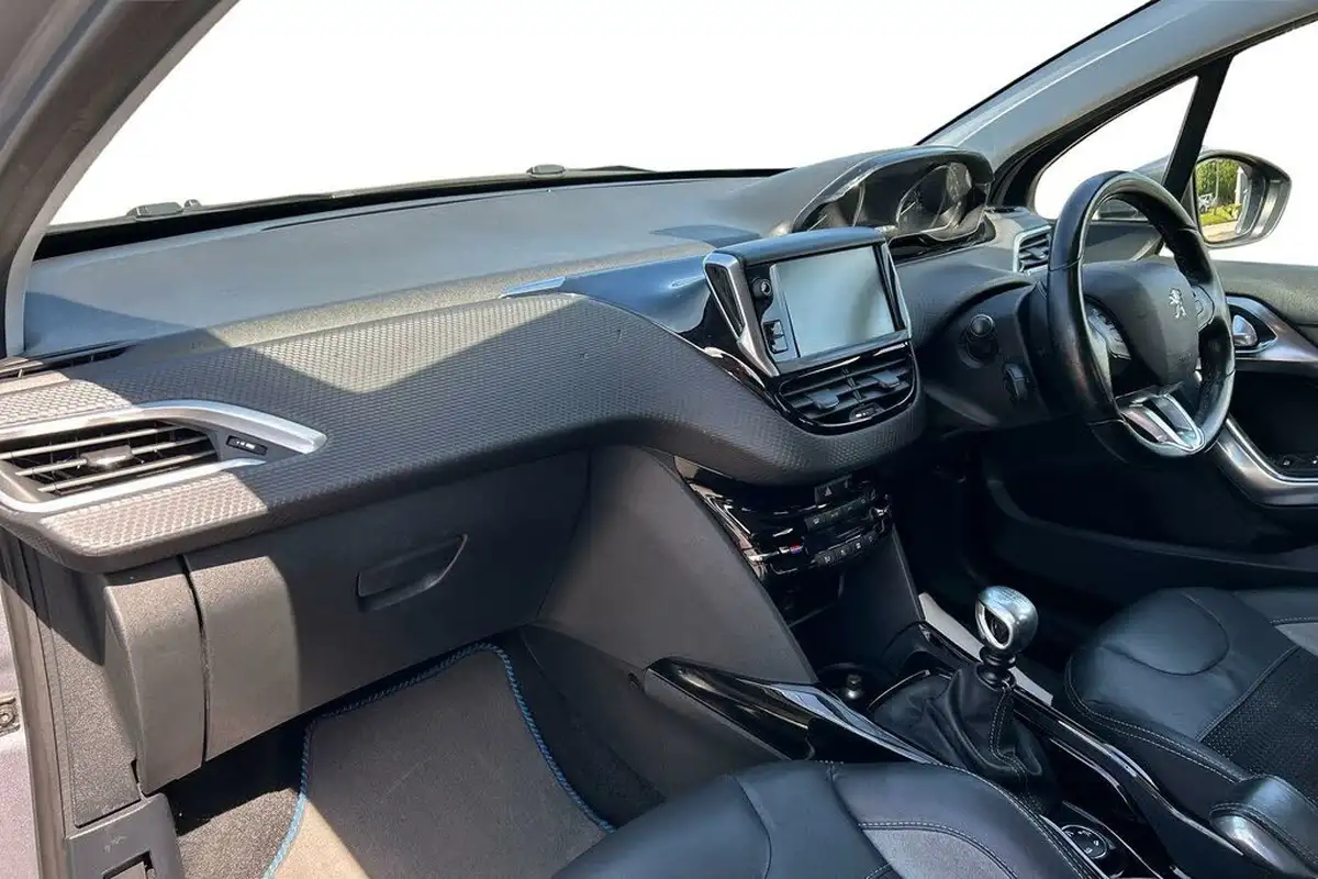 2017-peugeot-2008-suv-16bluehdi-allure-120bhp-ss-big-1