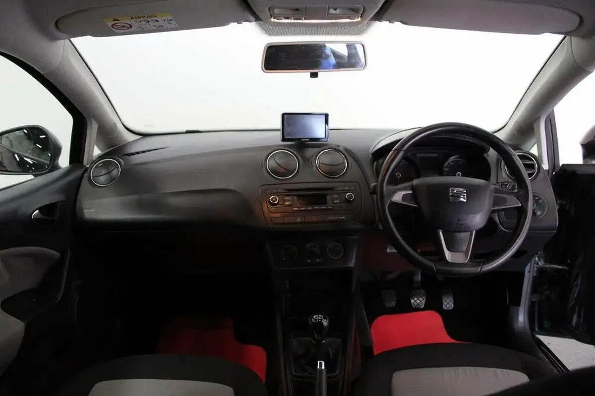 2015-seat-ibiza-14-se-sportcoupe-3d-big-23