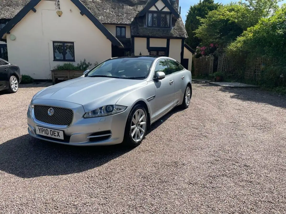 2010-jaguar-xj-series-30td-xj-luxury-big-3
