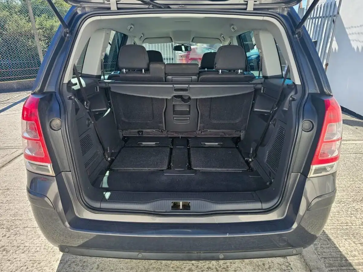 2013-vauxhall-zafira-18-design-140ps-big-5