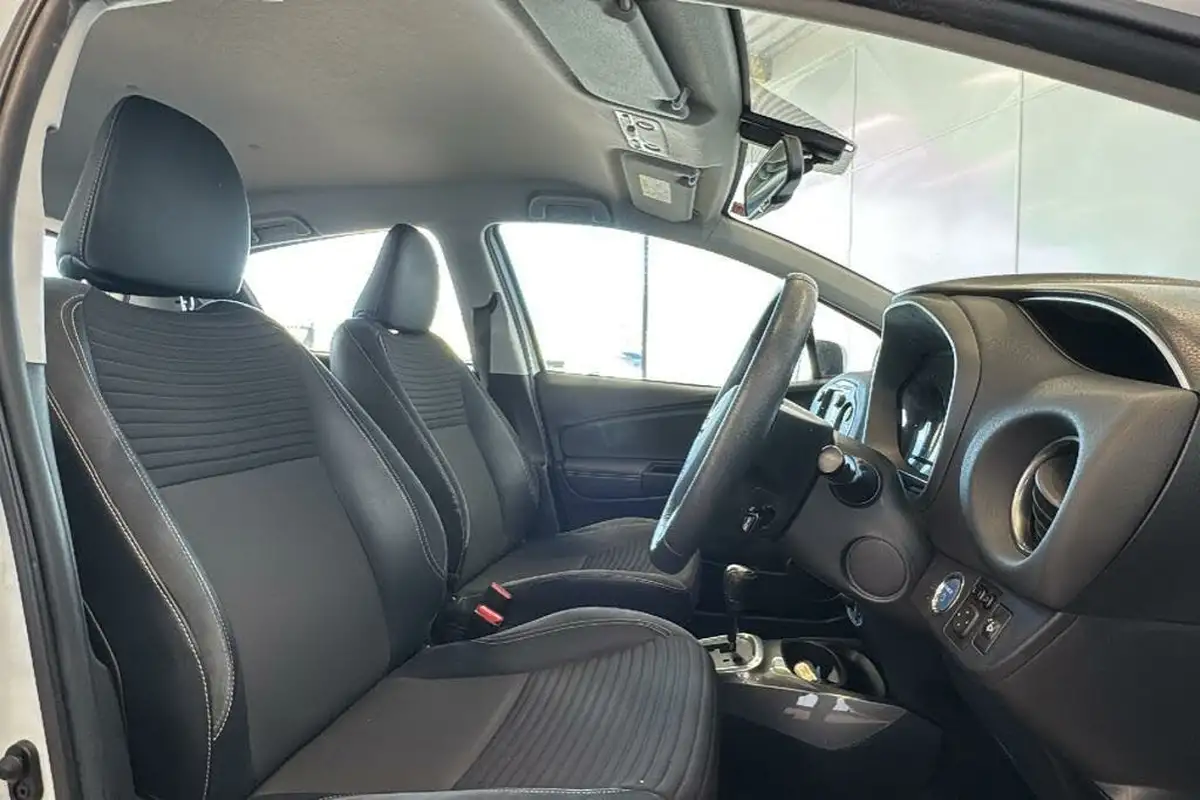 2014-toyota-yaris-15-vvt-i-excel-hybrid-big-15