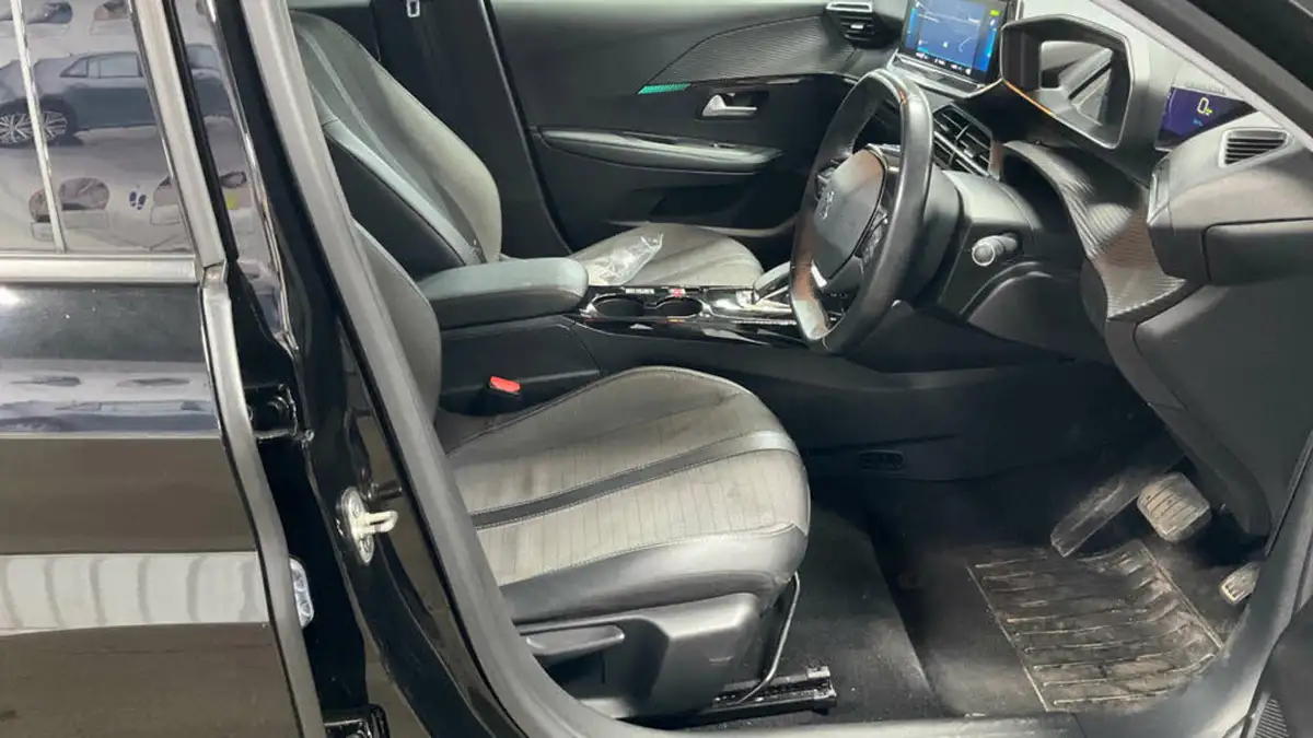 2020-peugeot-208-e-allure-big-6