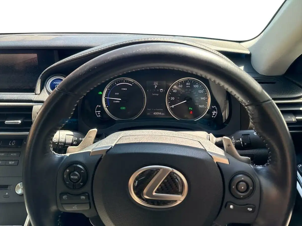 2015-lexus-is-300h-25-executive-edition-big-12