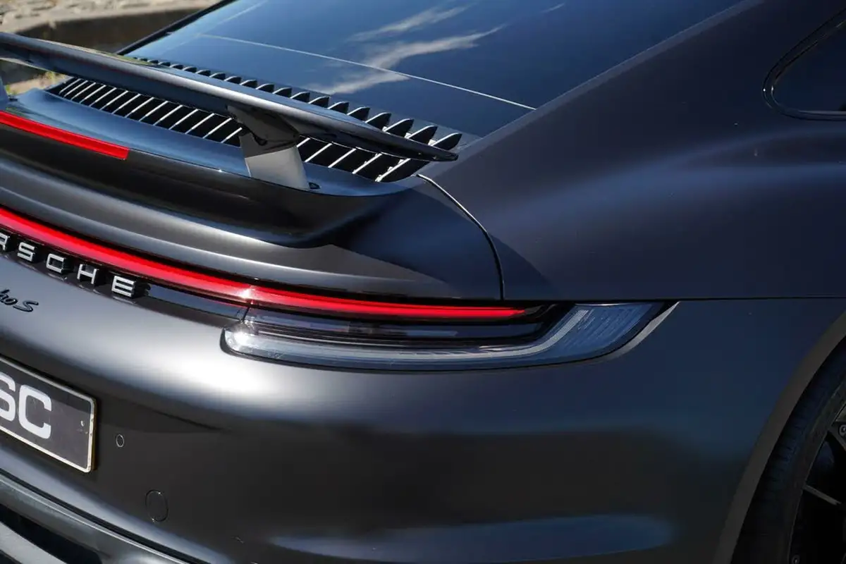 2020-porsche-911-38-turbo-s-coupe-big-30