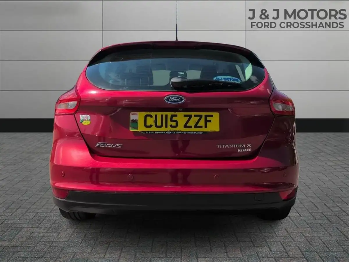 2015-ford-focus-15tdci-titanium-x-hatchback-big-5