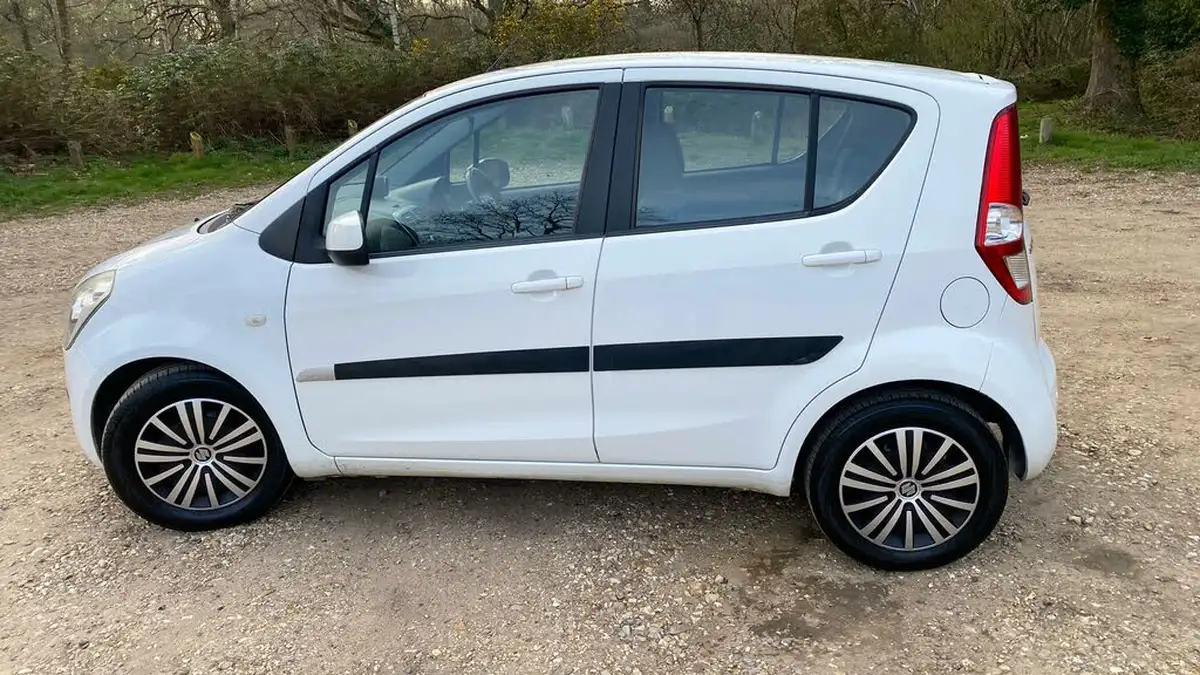 2012-suzuki-splash-10-sz2-big-8