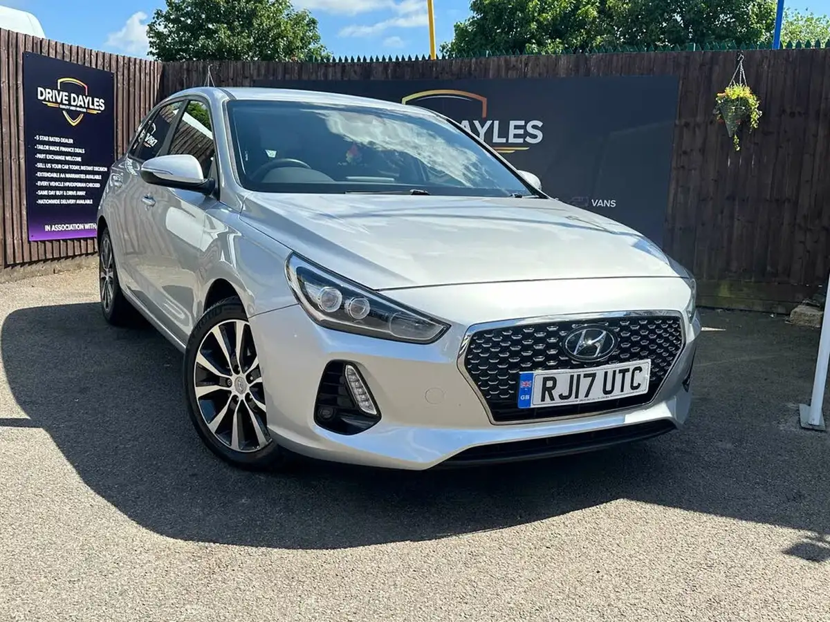 2017-hyundai-i30-16crdi-se-nav-110ps-blue-drive-hatchback-big-0