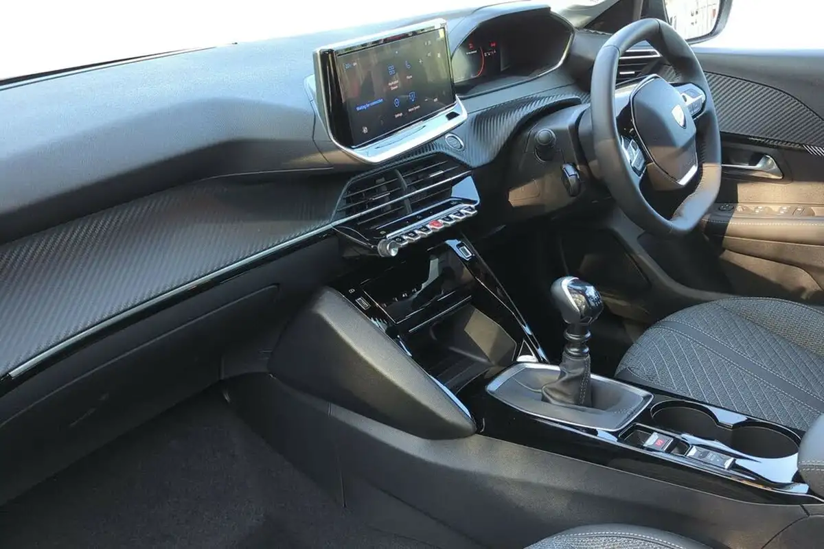 2025-peugeot-208-12-puretech-allure-big-14