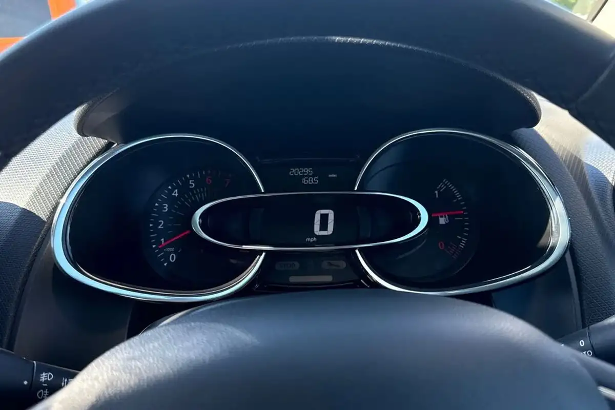 2018-renault-clio-12-tce-dynamique-s-nav-big-31