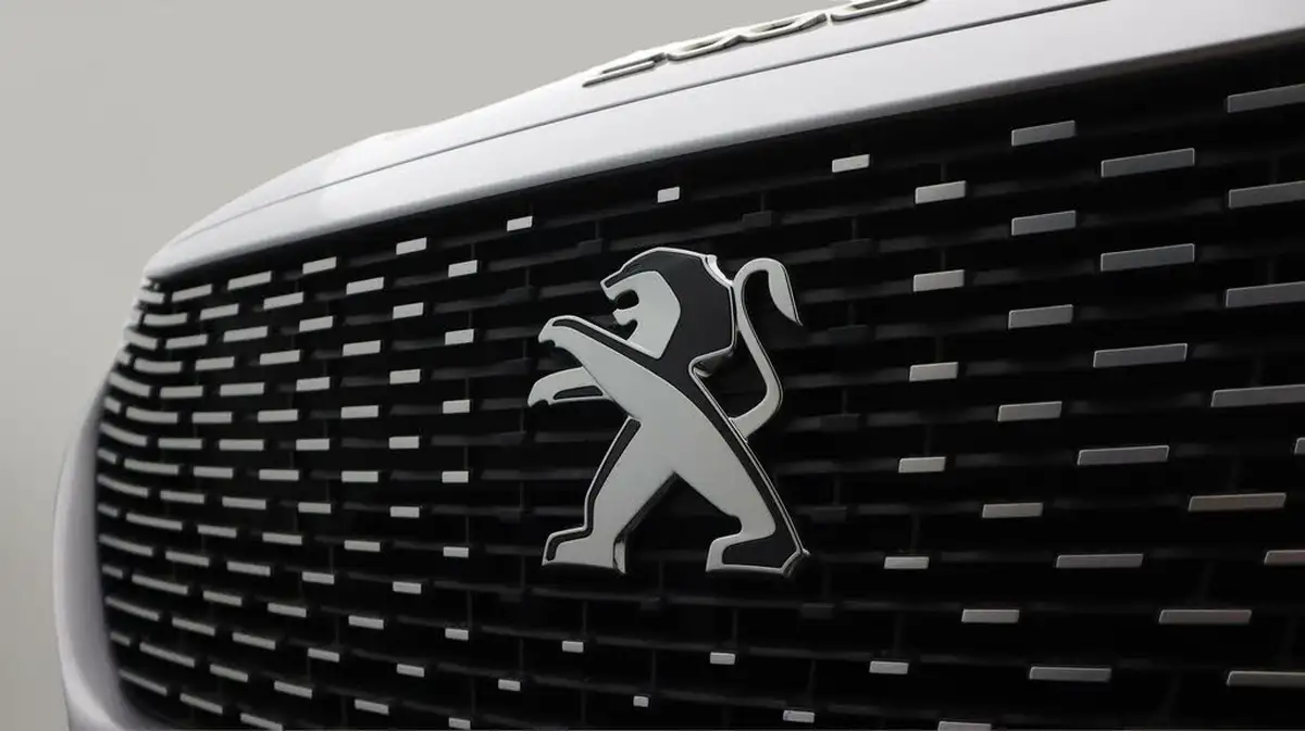 2021-peugeot-2008-suv-e-gt-premium-big-22