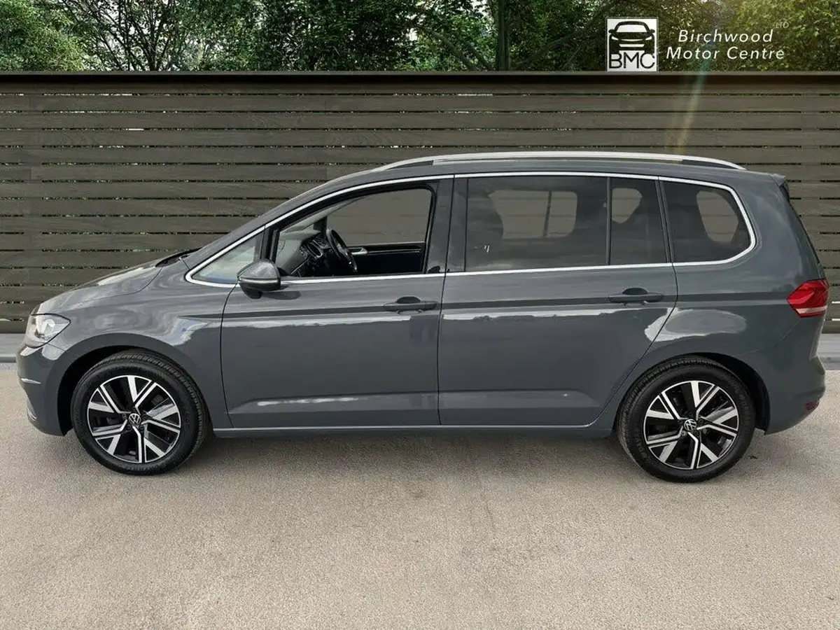 2021-volkswagen-touran-15-tsi-sel-dsg-big-3