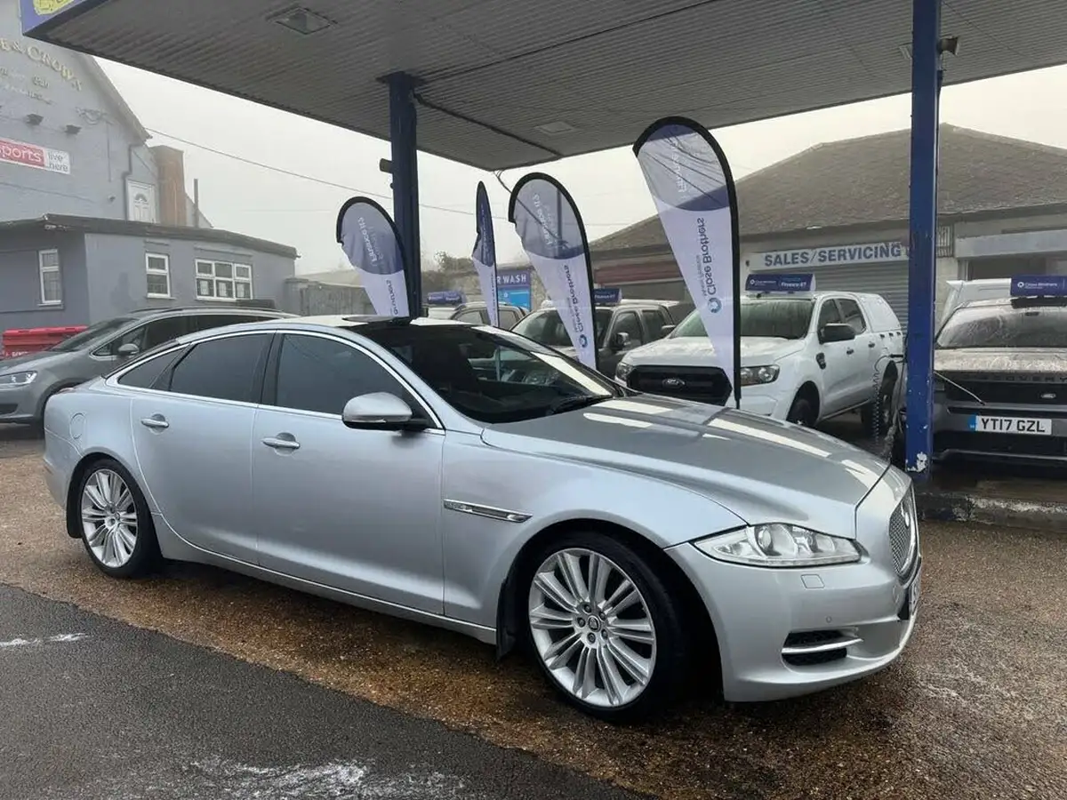 2010-jaguar-xj-series-30td-xj-portfolio-lwb-big-14