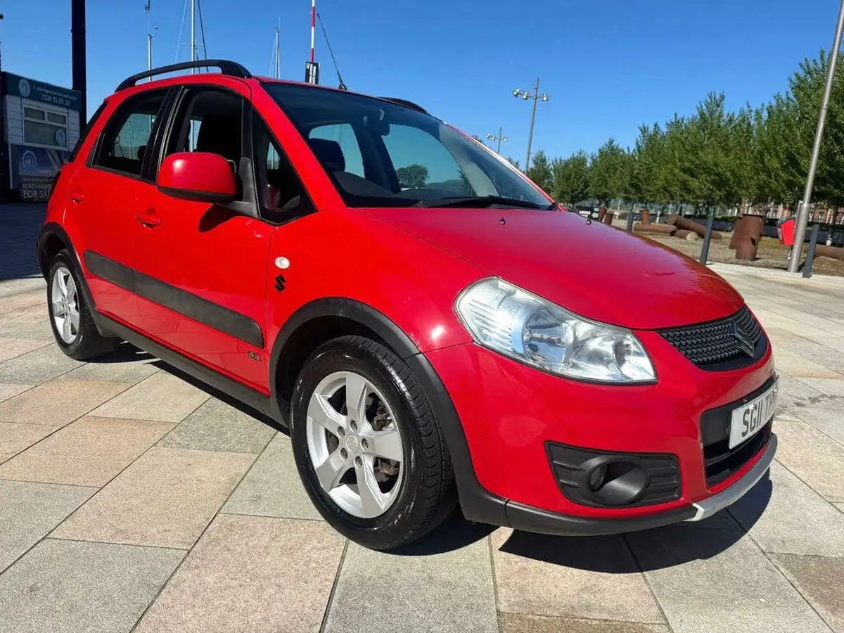 2011-suzuki-sx4-16-sz4-hatchback-5d-big-6