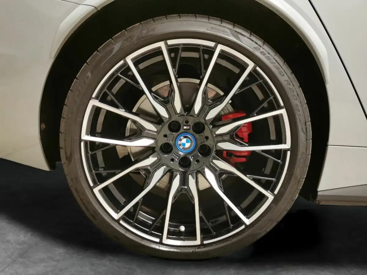 2023-bmw-i4-e-m50-big-32