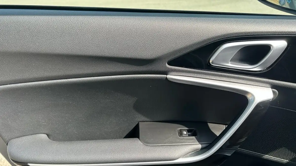 2022-kia-ceed-15-t-gdi-3-hatchback-big-11
