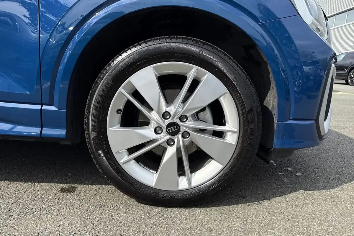 2025-audi-q2-15-35-tfsi-s-line-big-9