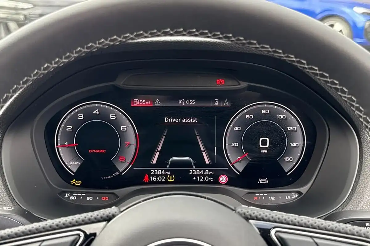 2025-audi-q2-15-35-tfsi-s-line-big-33