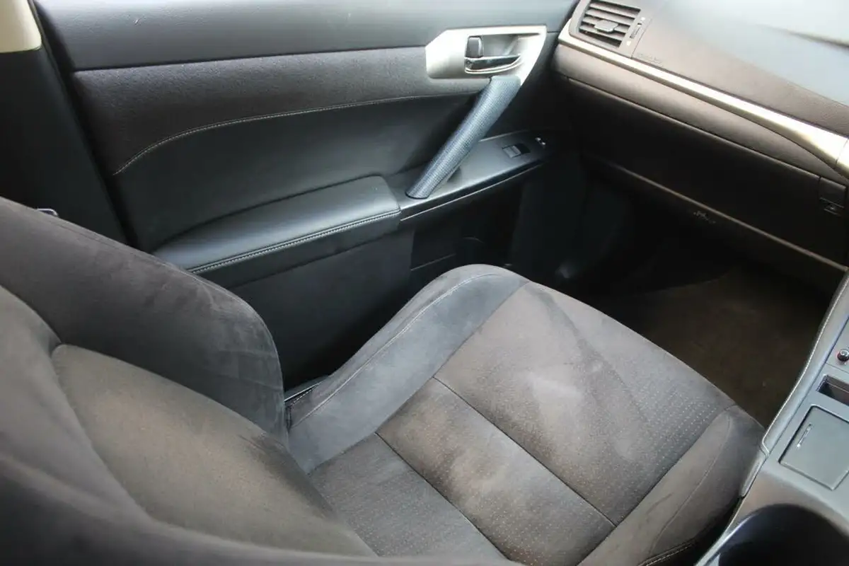 2014-lexus-ct-200h-18-advance-big-26