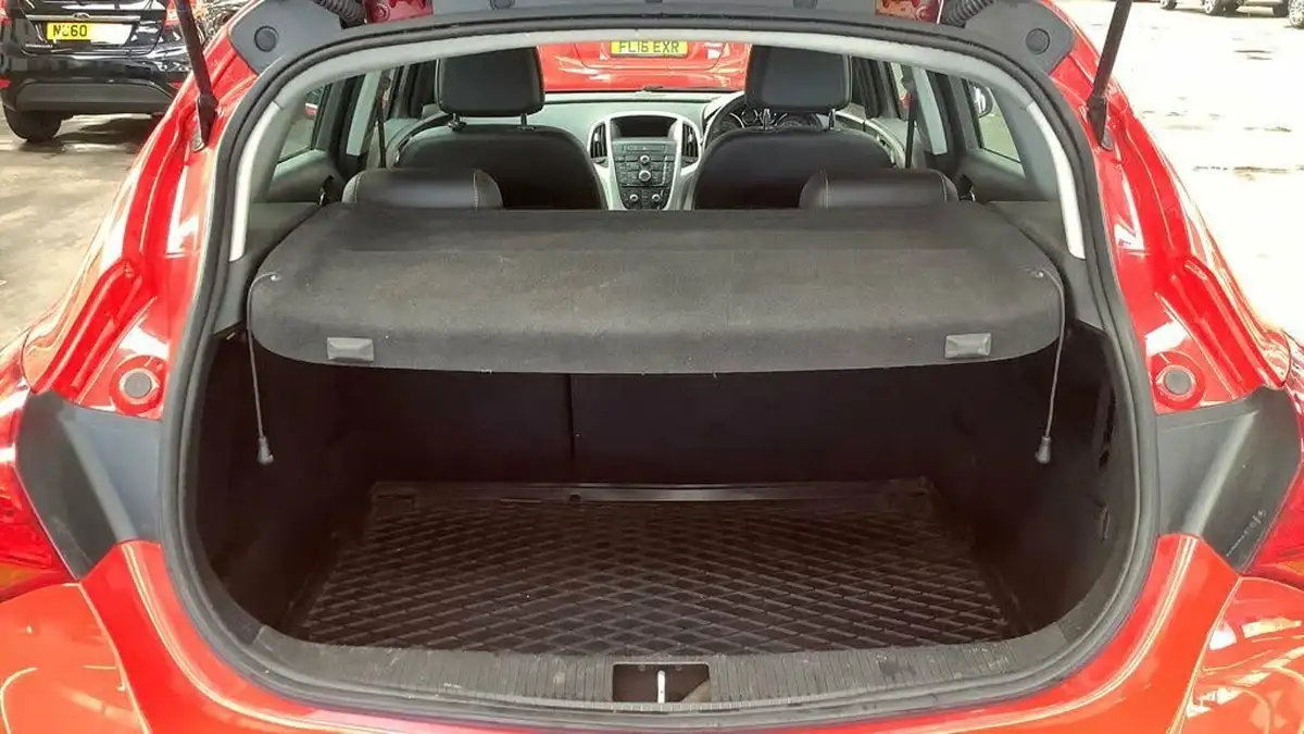 2014-vauxhall-astra-16-excite-big-15