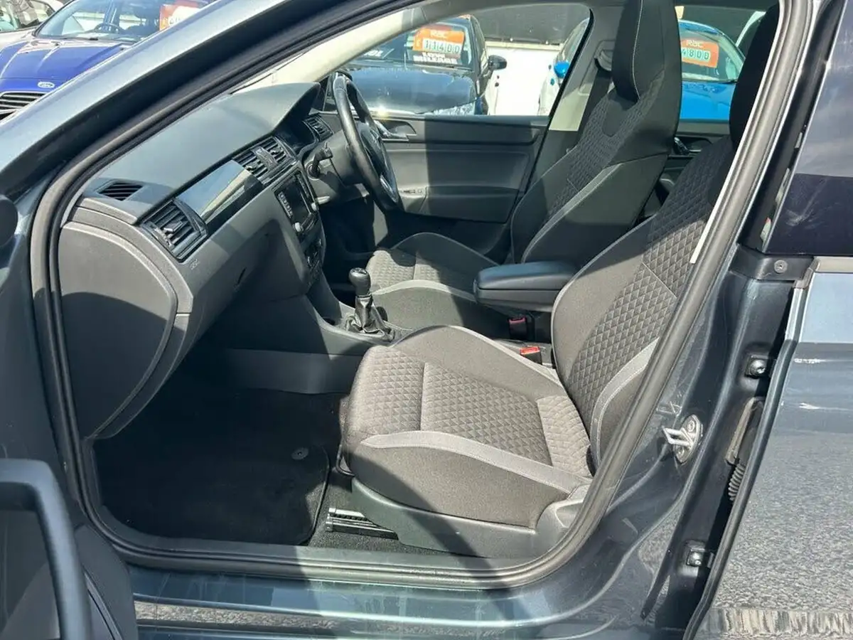 2015-skoda-rapid-spaceback-12-tsi-se-sport-big-20
