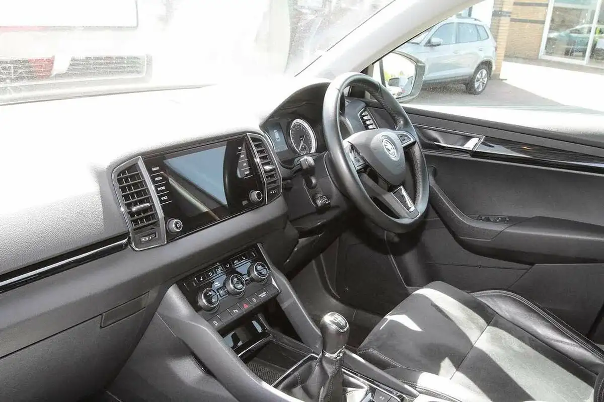 2018-skoda-karoq-15-tsi-se-l-ss-big-1