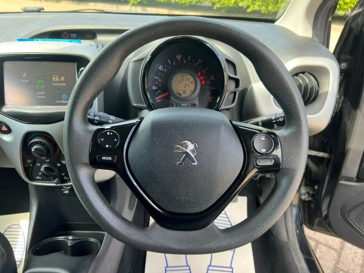 2015-peugeot-108-10-active-hatchback-3d-big-13