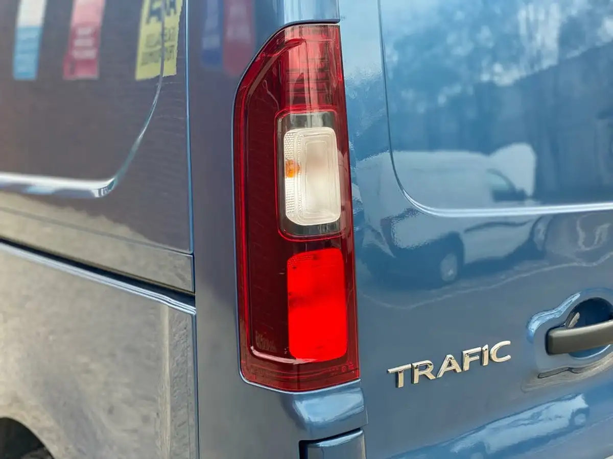 2021-renault-trafic-20dci-sl28-energy-120-sport-non-nav-big-21
