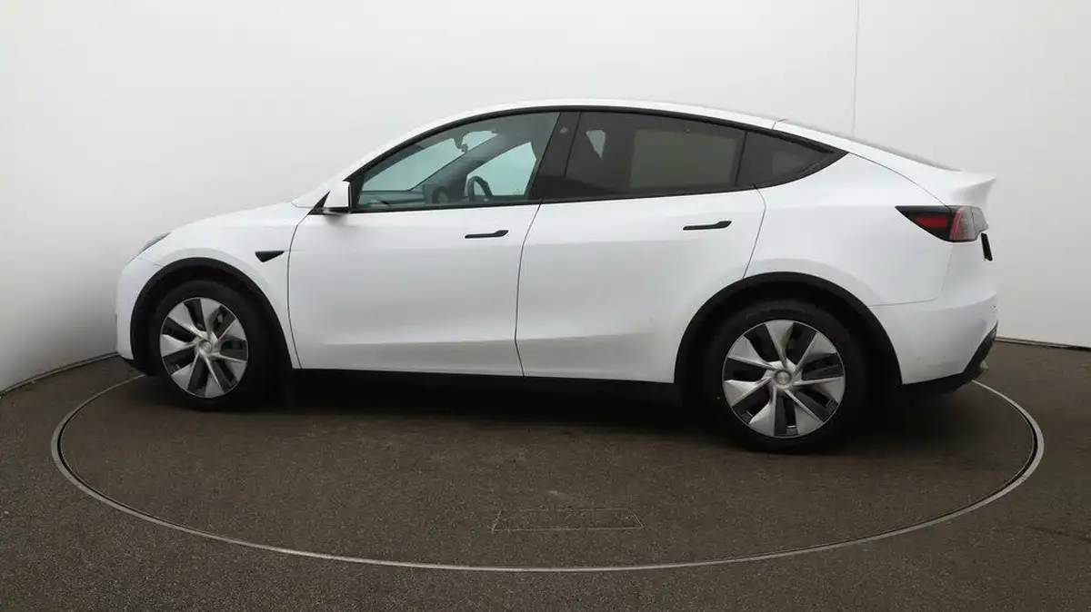 2022-tesla-model-y-e-rwd-big-56