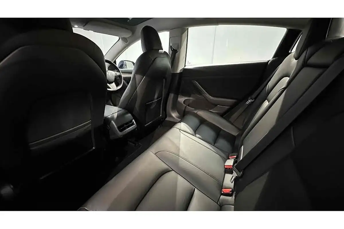 2022-tesla-model-3-e-performance-big-21