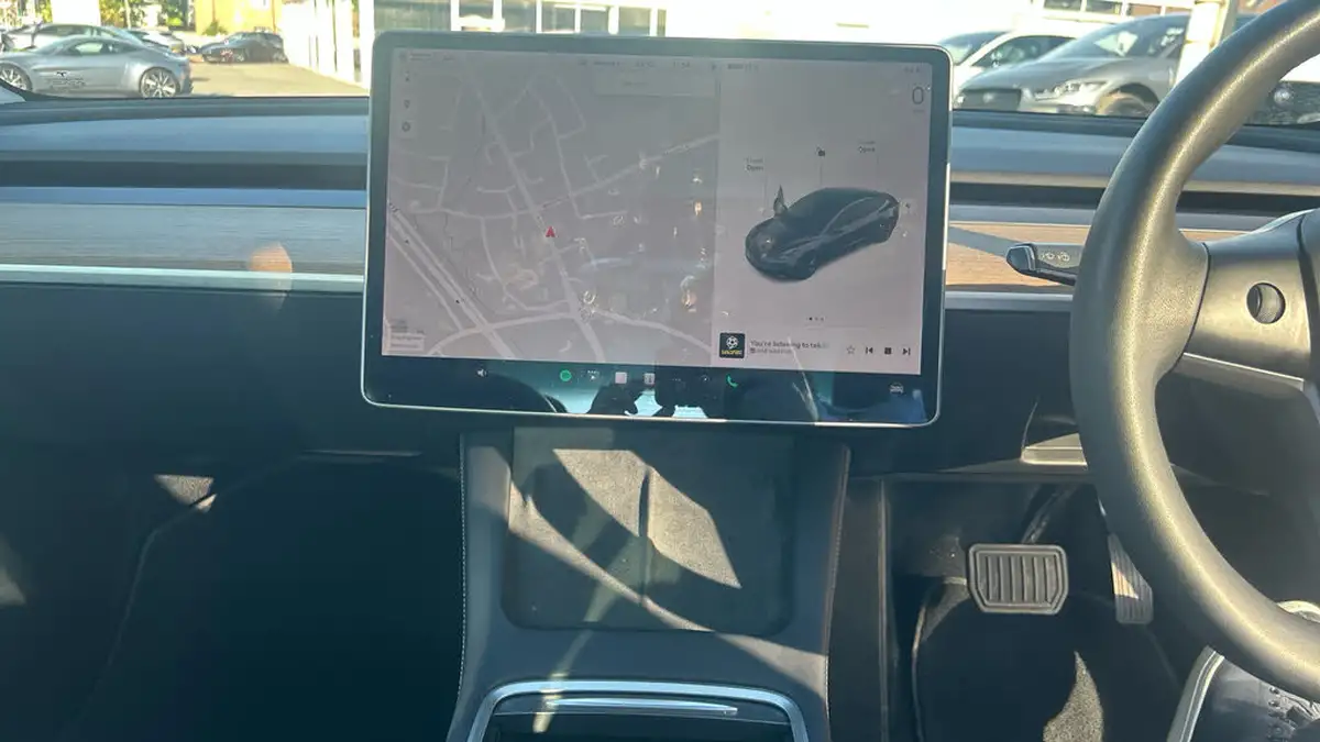 2020-tesla-model-3-e-long-range-big-23