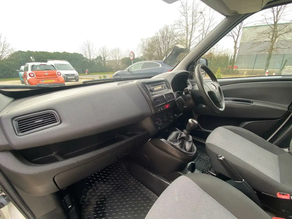 2017-fiat-doblo-cargo-13td-l1h2-big-47