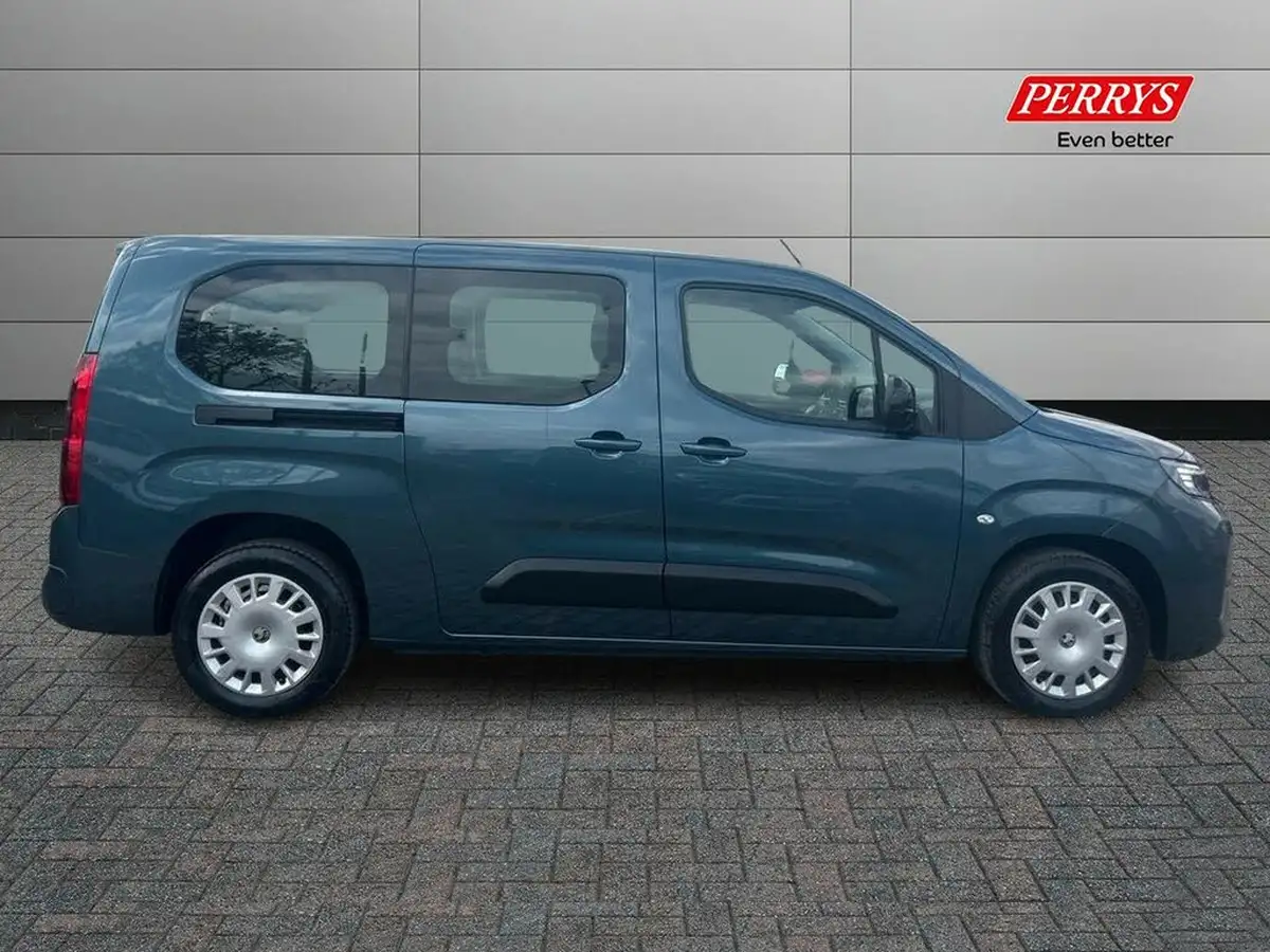 2024-vauxhall-combo-life-e-design-xl-big-2