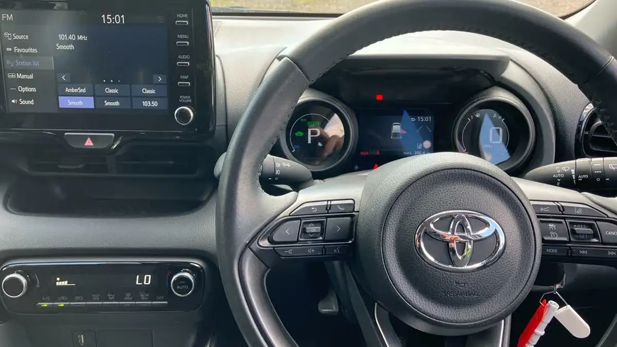 2021-toyota-yaris-15-vvt-i-design-big-7