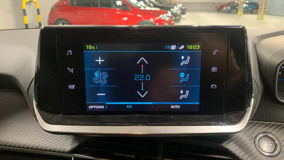 2024-peugeot-208-e-e-style-big-28