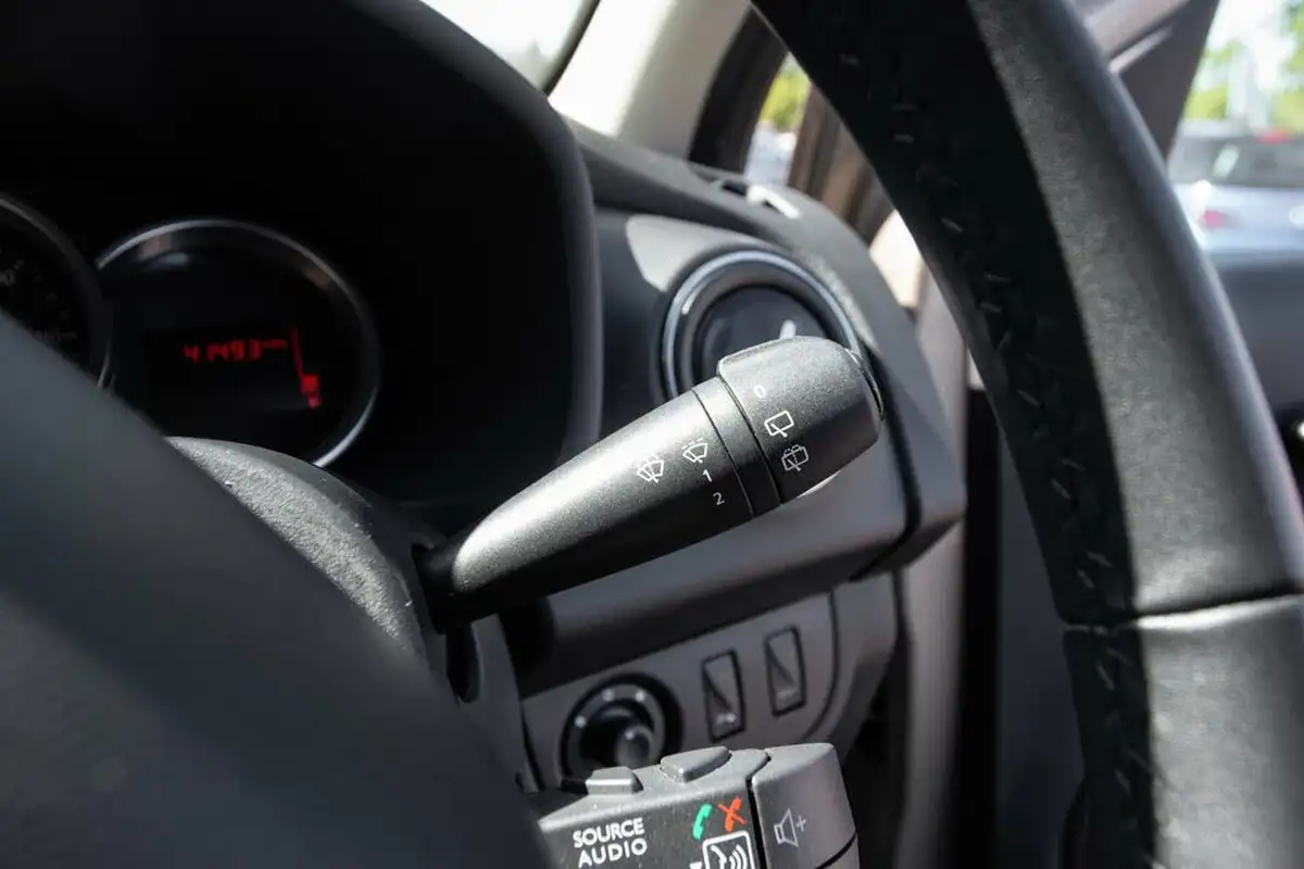 2020-dacia-logan-mcv-stepway-09-tce-comfort-big-17